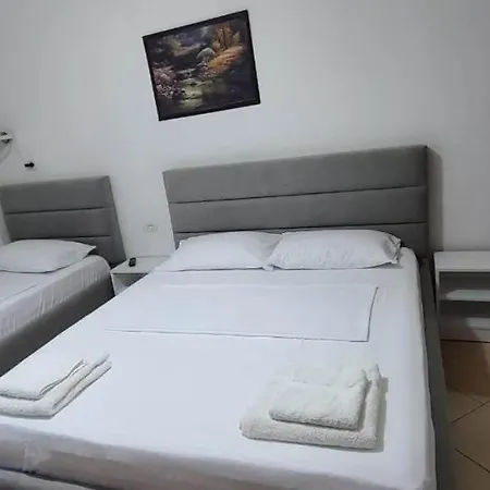 Xhimi Guest house *